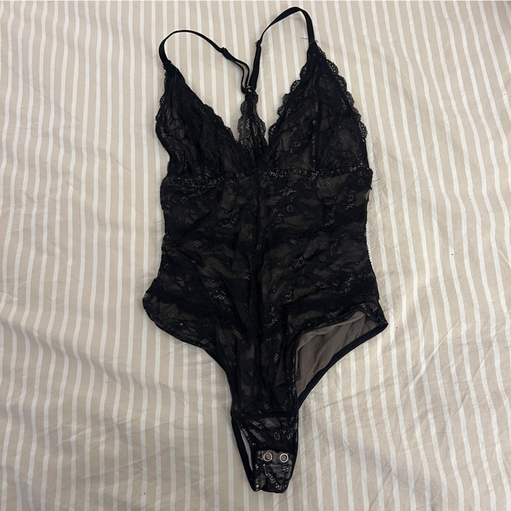 DYNAMITE - LACE BODYSUIT
